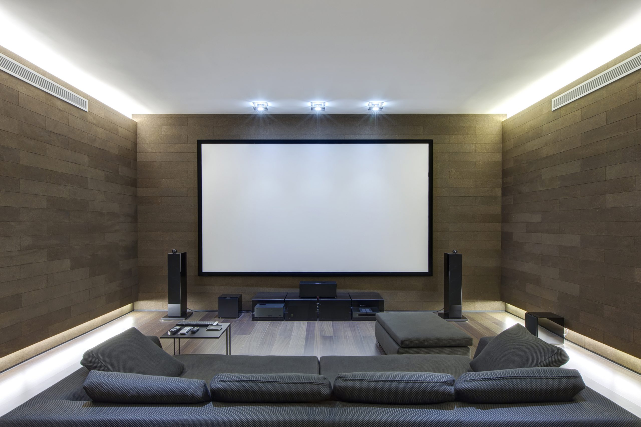 If you have always dreamed of having a home theater, check out one of these incredibly easy home theater designs. You will love these home theater design ideas! 
