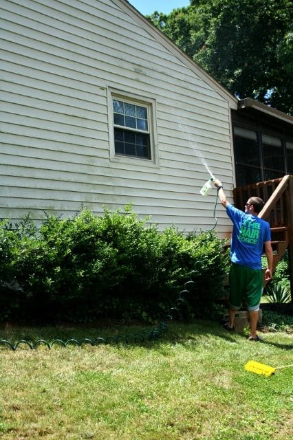 10 Tips for Cleaning Vinyl Siding