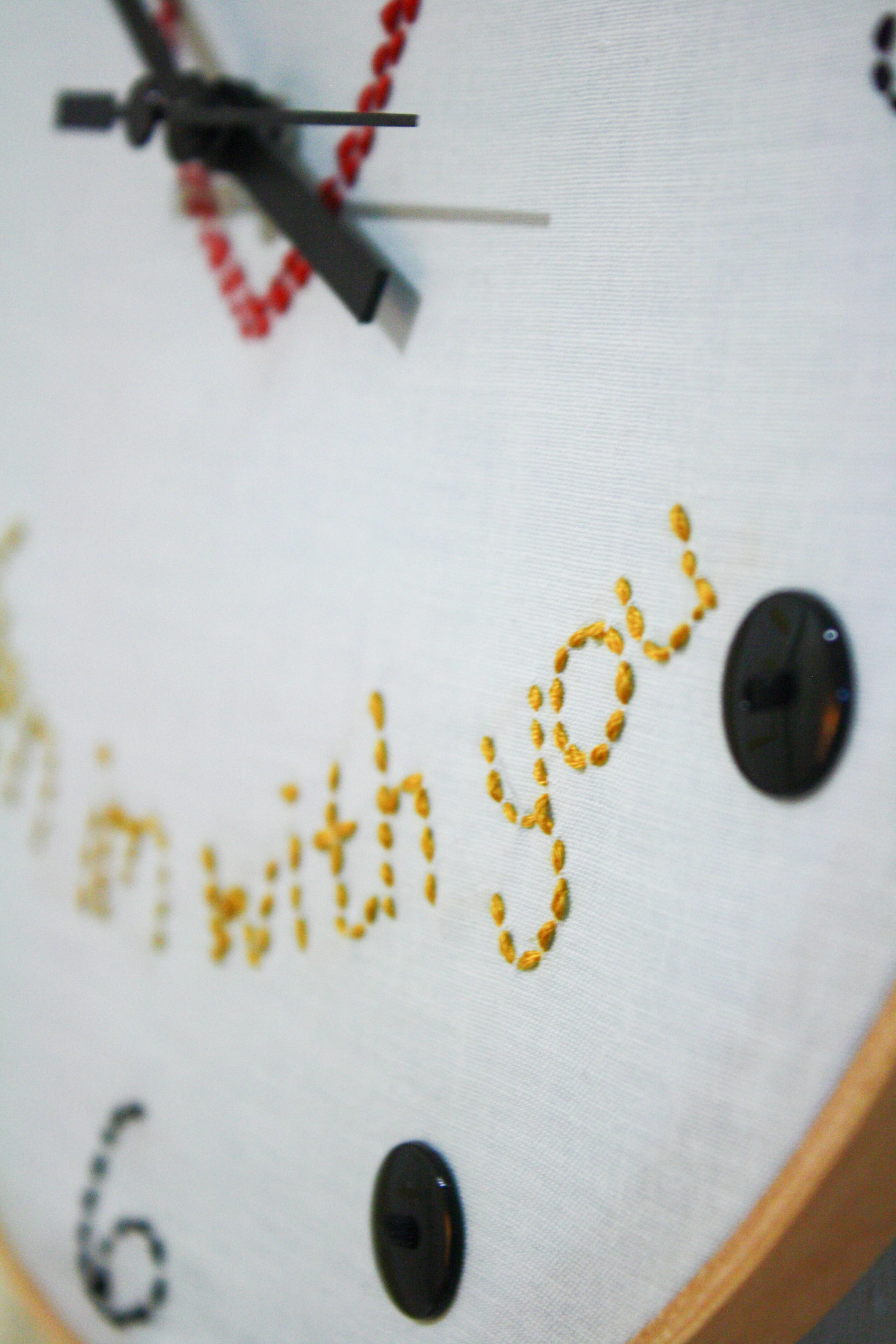 How to Make an Embroidery Hoop Clock