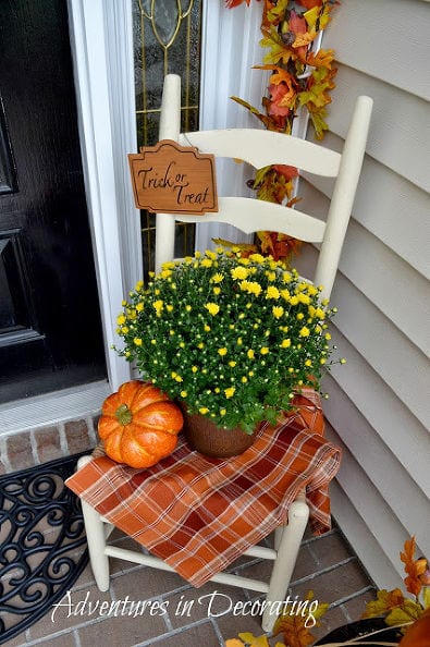Fall porch, fall porch decor, porch decor, popular pin, autumn projects, fall for fall, Halloween decor.