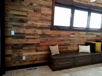 Pallet Wall, DIY Pallet Wall, Pallet Wall Decor, Pallet Wall Art, Pallet Wall Living Room, Home Decor, Home Decor Ideas, Home Decor DIY