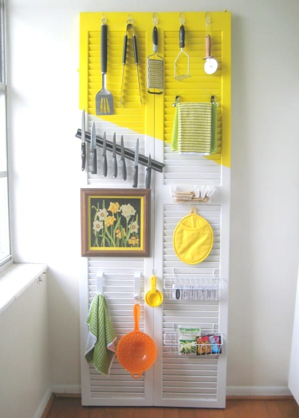 Hanging storage, storage hacks, easy storage ideas, DIY storage, organization, DIY organization, organized home, popular pin, home hacks.