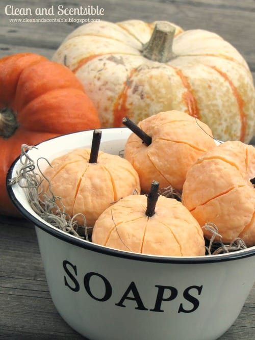 Fall, fall decor ideas, Halloween, Halloween decor, autumn, DIY fall decor, popular pin, porch décor, fall porch décor, DIY thanksgiving.