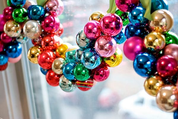 15-ways-to-decorate-with-ornaments-not-on-your-christmas-tree12