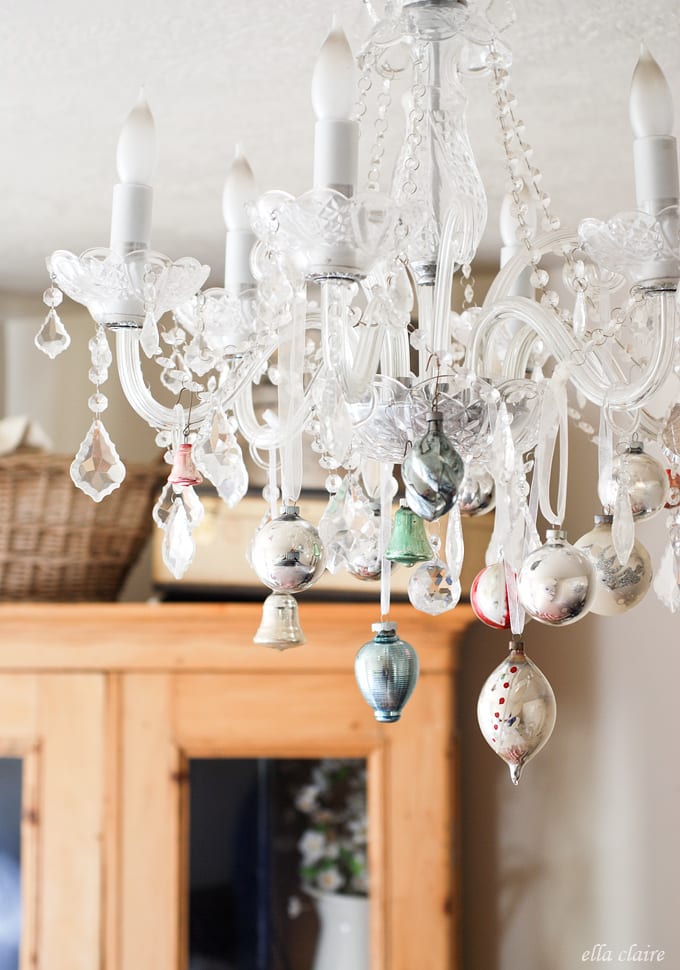 15-ways-to-decorate-with-ornaments-not-on-your-christmas-tree9