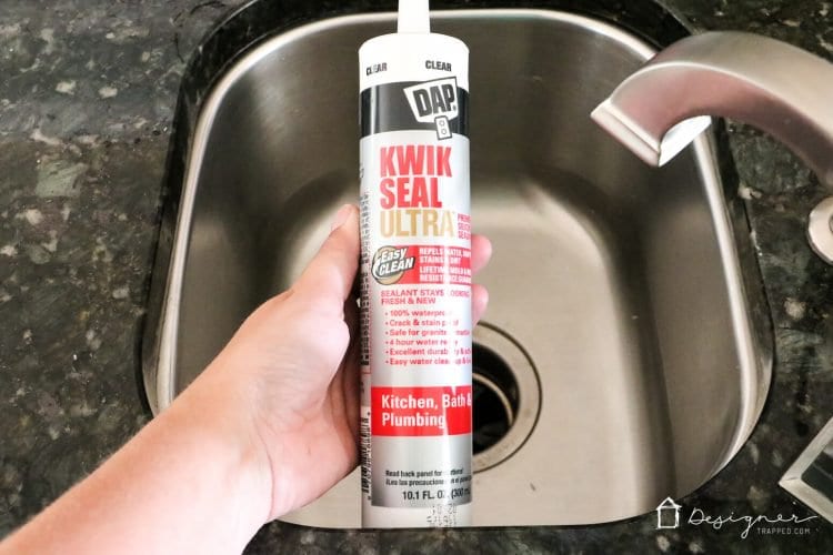 Repair and Remove Worn Caulk| Replace Caulk, How to Remove Caulk, Home Improvements, Home Improvement Projects, DIY Home, DIY Home Hacks, Fast Home Improvements #HomeImprovements #DIYHome