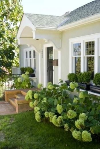 Ugly Foundation, Ugly Foundation Ideas, Ugly Foundation Curb Appeal, Ugly Foundation Walls, DIY Home, Home Improvement, Curb Appeal, Curb Appeal Projects, Curb Appeal Ideas on a Budget