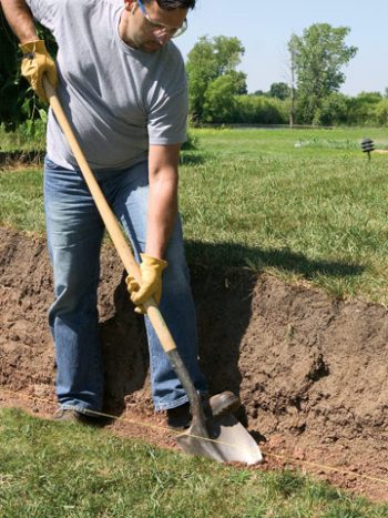 Build an EASY DIY Retaining Wall| Retaining Wall Ideas, Retaining Wall Projects, Retaining Wall Ideas Hillside, Retaining Wall Ideas Cheap, Outdoor DIY, Landscape, Landscaping 