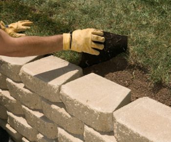 Build an EASY DIY Retaining Wall| Retaining Wall Ideas, Retaining Wall Projects, Retaining Wall Ideas Hillside, Retaining Wall Ideas Cheap, Outdoor DIY, Landscape, Landscaping 