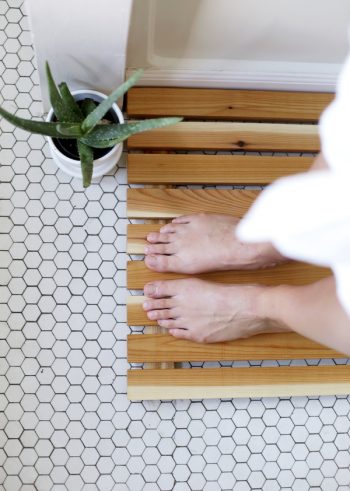 Cedar Bath Mat | DIY Cedar Bath Mat | How to Make a Cedar Bath Mat | Tutorials to Make a Cedar Bath Mat | How to Make a DIY Cedar Bath Mat