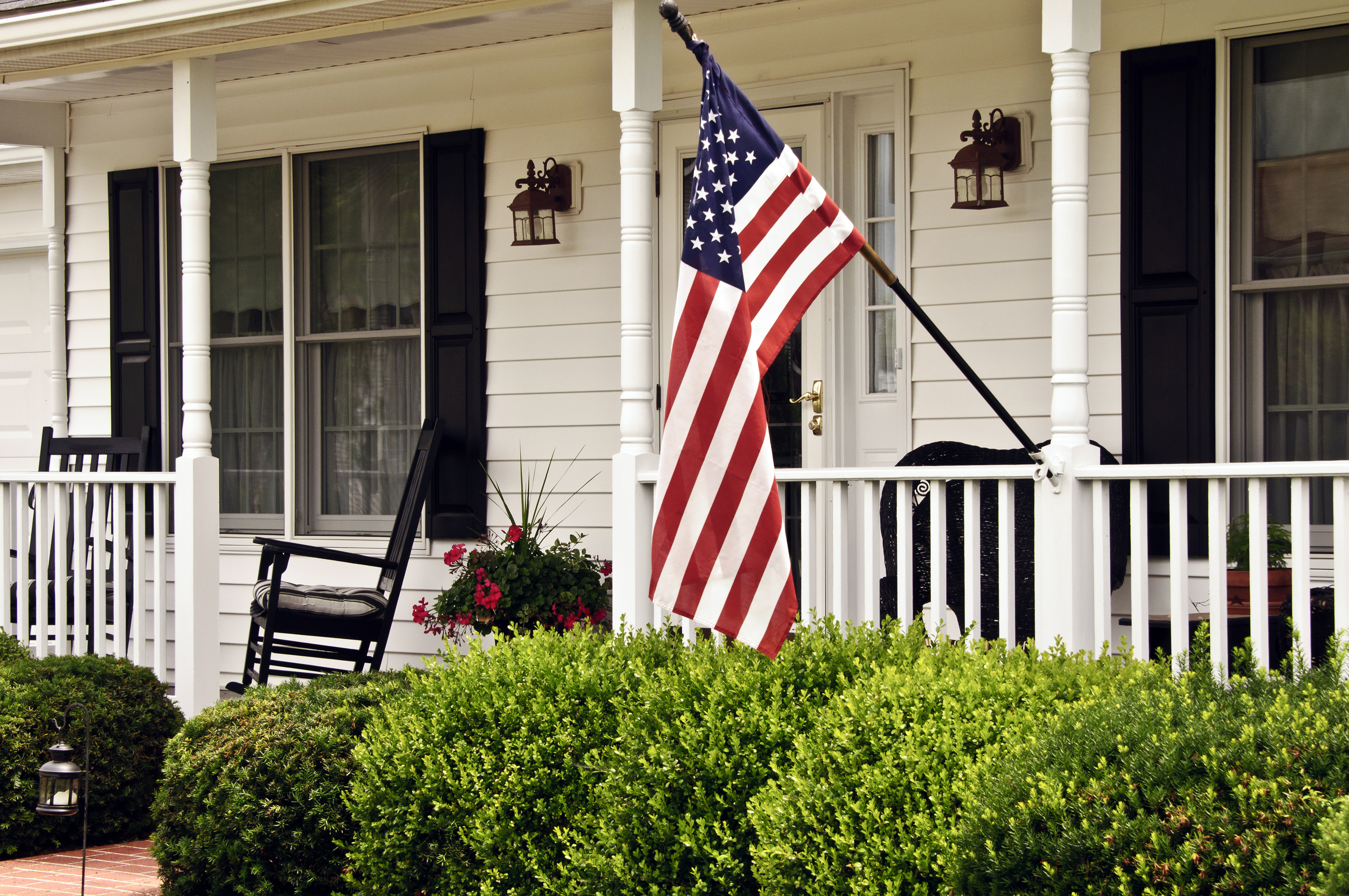 Flag house. America White House Flag. America White Hous EFLAG. Дом с американским флагом. Американские дома с флагом США.