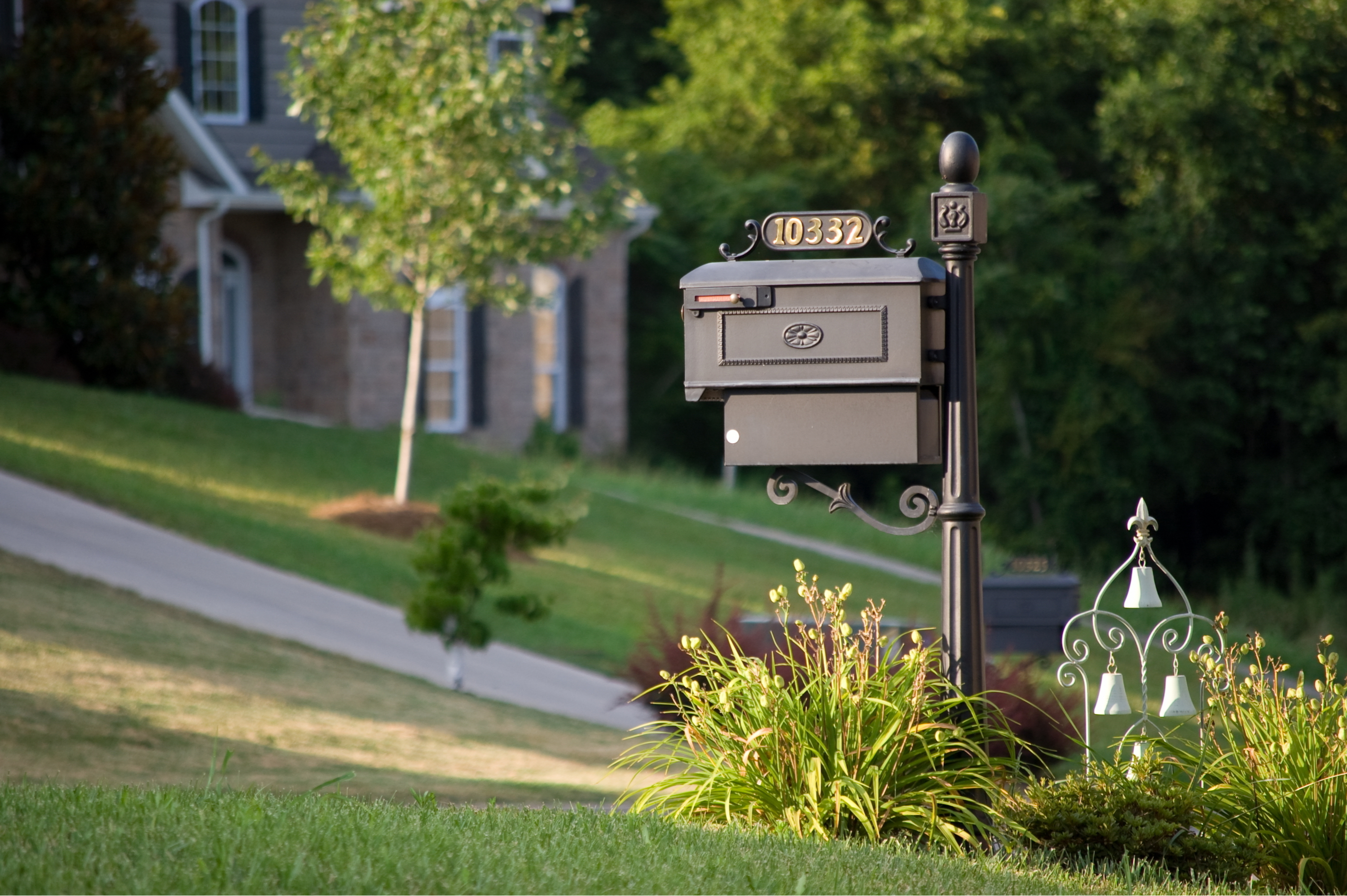 personalize your mailbox | mailbox | ways to personalize your mailbox | how to | diy | diy projects | how to personalize your mailbox 