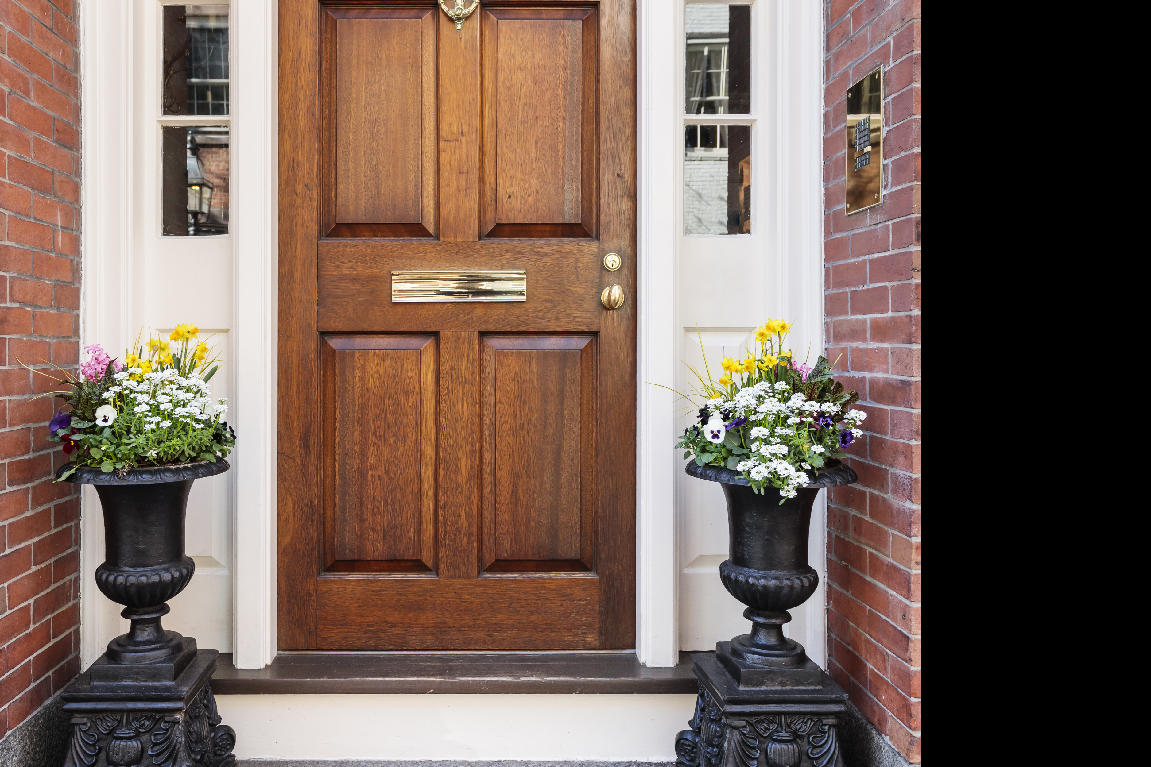 front door | homeowner | homeowner protection tips | safety tips | home safety | safety 