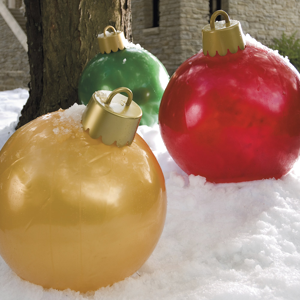 Oversized Outdoor Christmas Decorations - Photos