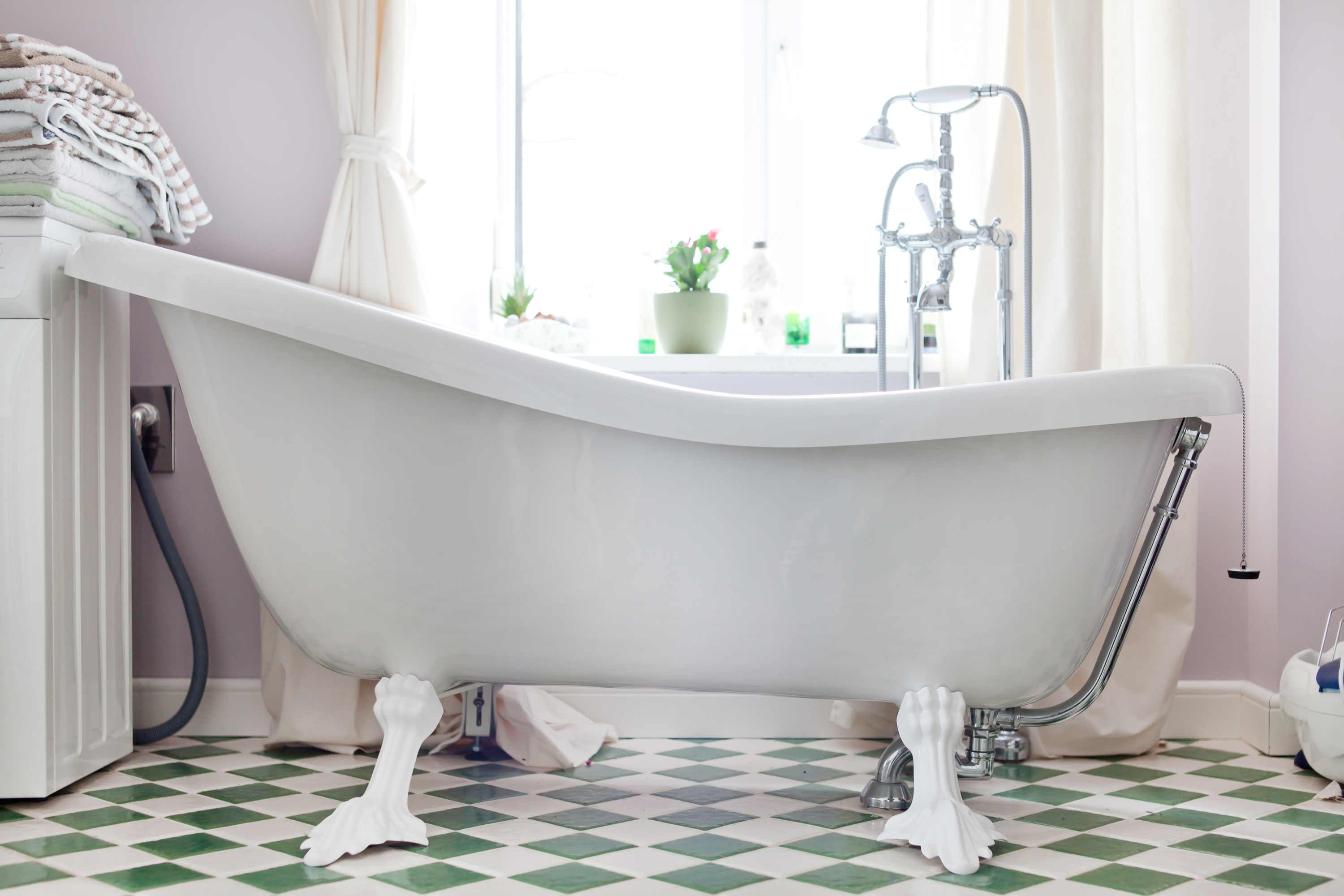 Are you redoing your bathroom? Don't be afraid to play around with color a little bit. These vintage bathroom tile ideas are so fun and chic. 