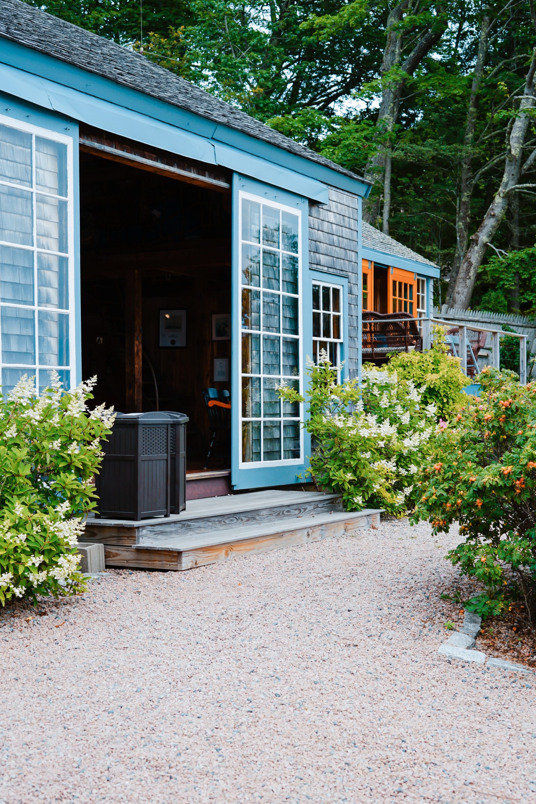 Do you know about granny pods/backyard cottage? They are the best way to keep your loved ones close to you! We have the best granny pods/backyard cottage floor plans that you will love! 