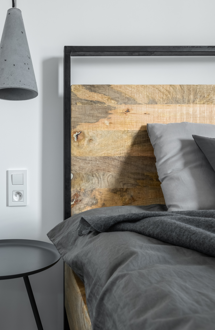 When the days feel dark and depressing, I like to spruce up my mood (and my house!) with a few fun wood projects. All you need for some great DIY fun is a couple of wood projects for the home. You will love your new wood headboard! 