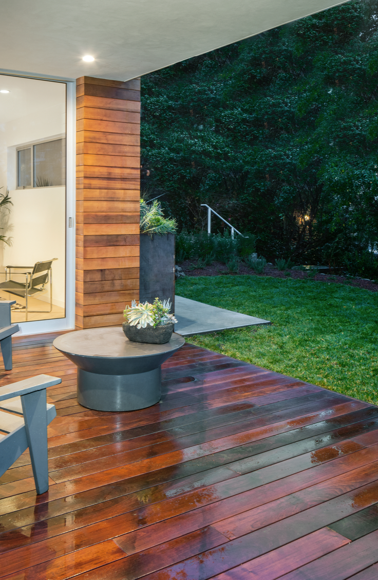 Summer is here and it's time to renovate that deck of yours! It doesn't matter what kind of budget you are on, these DIY deck renovation ideas are great for all! Take a look! 