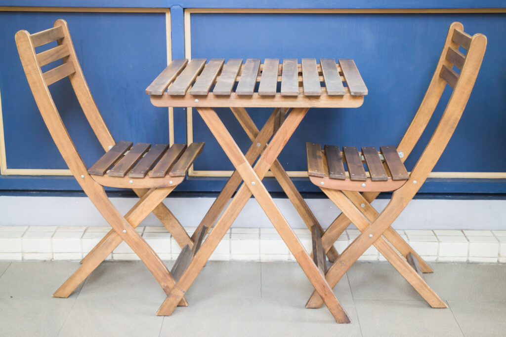 Inexpensive means to make a folding table