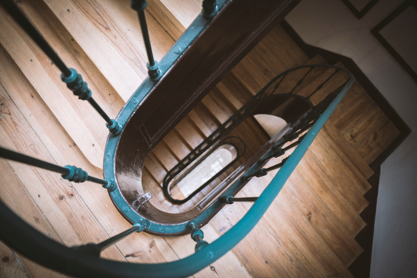 refinish-wood-stairs-without-sanding-make-your-stairs-look-brand-new